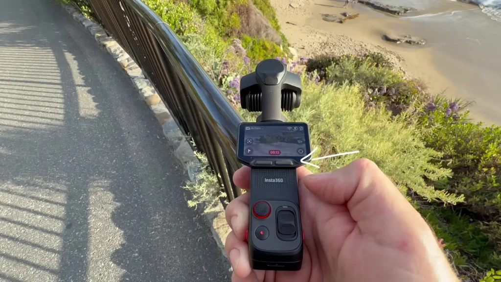 DJI Pocket 4 vs Insta360 Luna Ultra DJI Pocket 4 vs Insta360 Luna Ultra Comparison