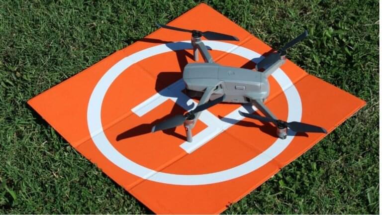 Drone-landing-pad-with-lights